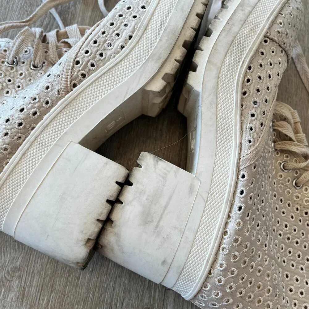 Womens Urban Outfitters Cream Eyelet Boots - 9